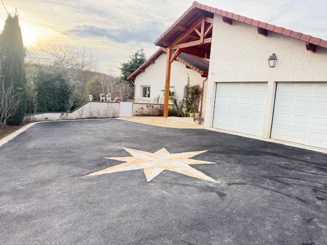 Entreprise de travaux pour réfection d'allée en enrobé ou en goudron noir proche de Lyon (69), Rhône