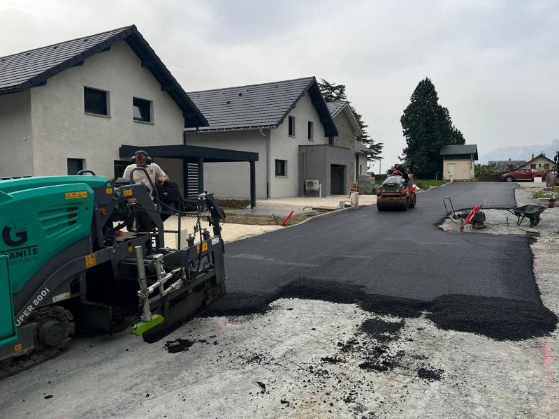 GRANITE TP réalise des routes en enrobé à chaud noir à Lyon
