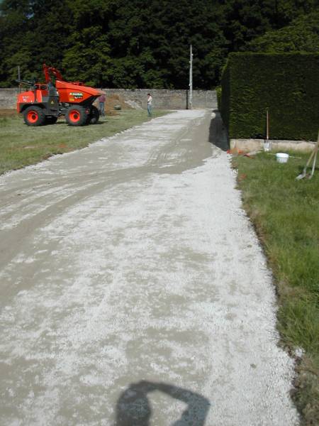 Réalisation d’une grande allée et parking en gravillonnage concassé Saint-Martin-Belle-Roche dans le Rhône
