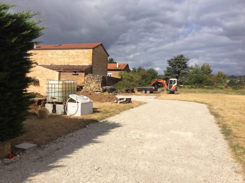 Réalisation d’une grande allée et parking en gravillonnage concassé Saint-Martin-Belle-Roche dans le Rhône