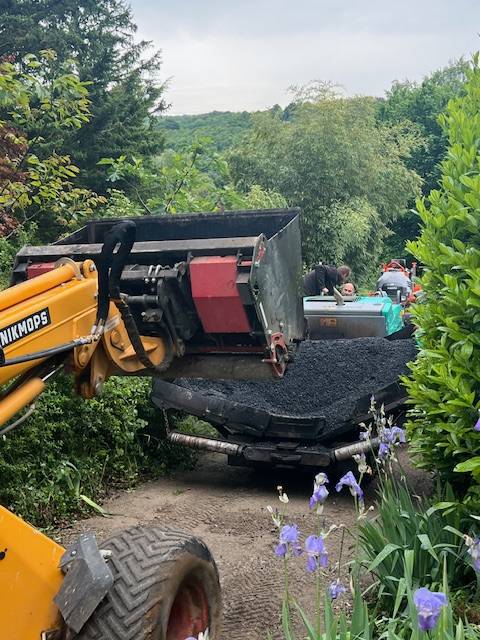 Travaux de goudronnage d'allée de maison à Chaponnay près de Lyon