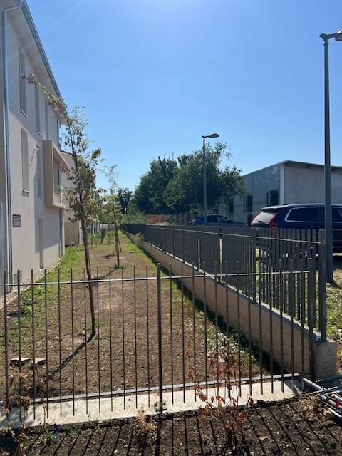 Réalisation de divers aménagements extérieurs d'un ensemble immobilier d'habitation à Mions dans le Rhône