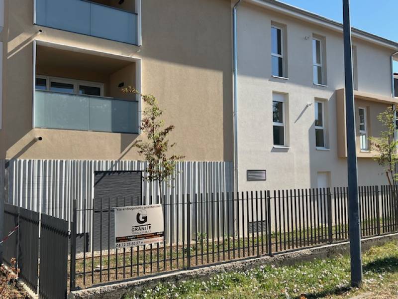 Réalisation de divers aménagements extérieurs d'un ensemble immobilier d'habitation à Mions dans le Rhône