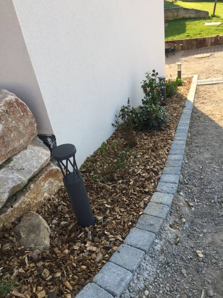 Aménagements des extérieurs avec piscine d'une villa à Chaponnay dans le Rhône