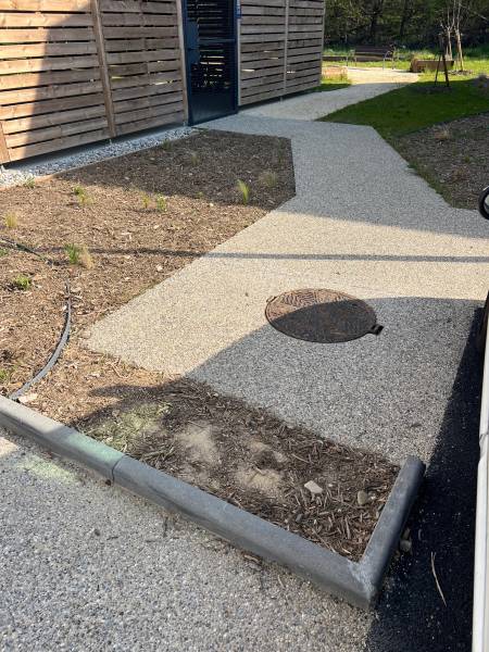 Aménagement en béton désactivé à Mions