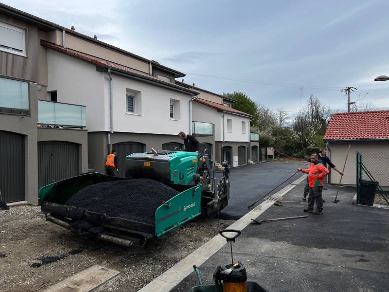Location finisseur 6T6 VOGELE 800 avec chauffeur en Rhône Alpes
