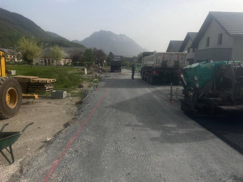 Finisseur et goudronnage de route à Lyon